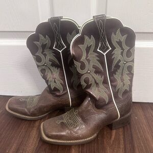 Ariat Cowgirl Boots...Size 8M. Worn twice